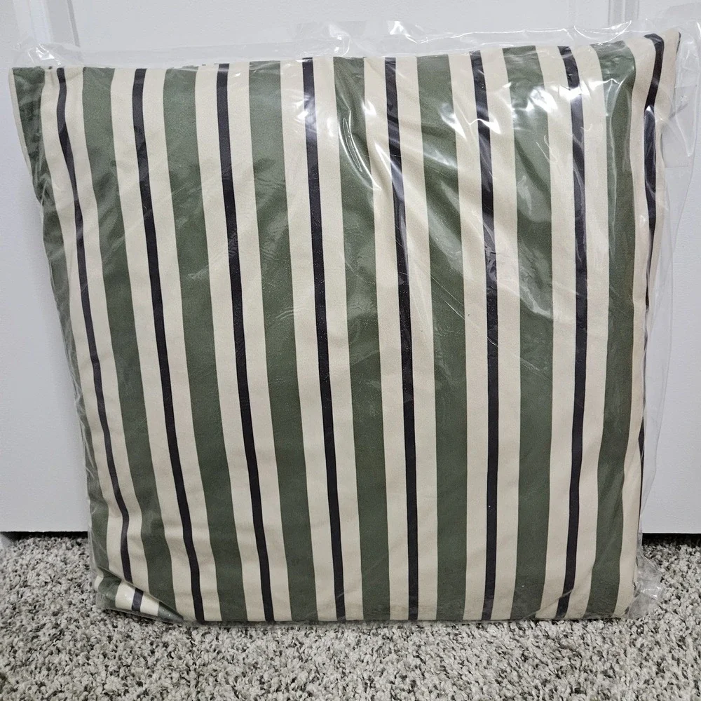 NWT 18 x 18 Cabin Mountain Rustic Throw Accent Pillow VIRAH BELLA Bear Star